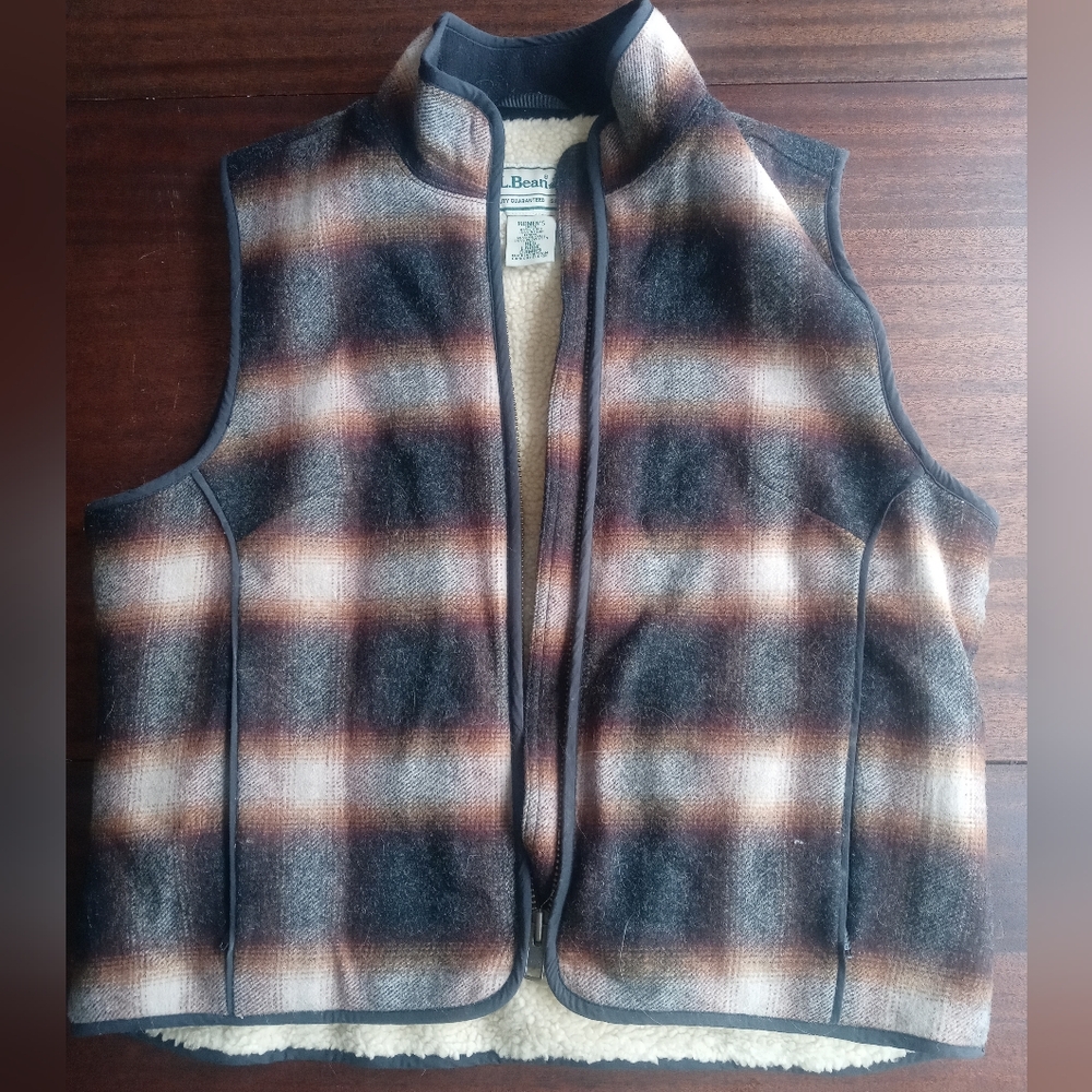 LL Bean Wool Blend Vest Size Large Great Condition!